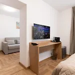 Smart Hotel *